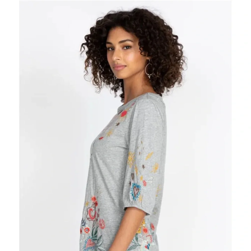 Johnny Was Ruth Puff Sleeve Embroidered Tee, size XL - Picture 2 of 4